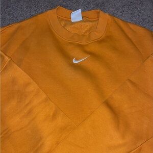 Nike Cropped Long Sleeve Sweatshirt